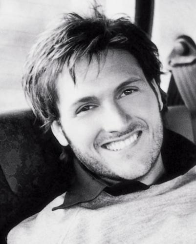 <i>This Is Who I Am</i> Photoshoot (2002)<br />
Credit: <a href="http://www.christianmusiclighthouse.com" target="_blank">ChristianMusicLighthouse.com</a>