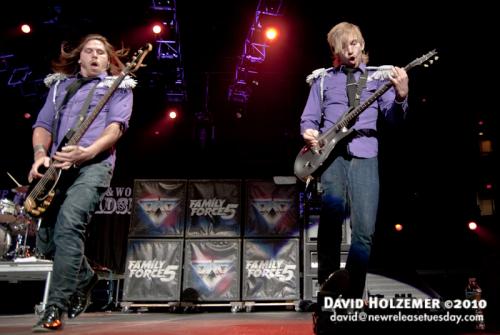 FF5 (formerly Family Force 5) Photo Gallery - Live Columbus OH, 4-25-10