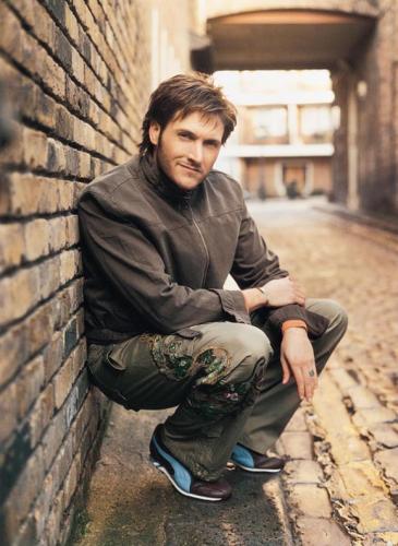 <i>This Is Who I Am</i> Photoshoot (2002)<br />
Credit: <a href="http://www.christianmusiclighthouse.com" target="_blank">ChristianMusicLighthouse.com</a>